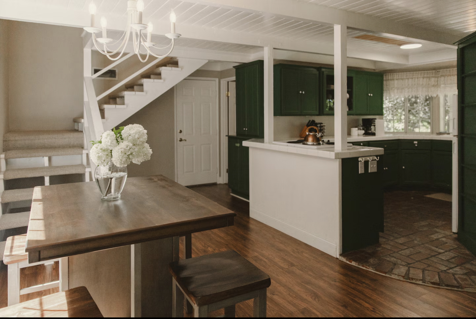 kitchen dining.png