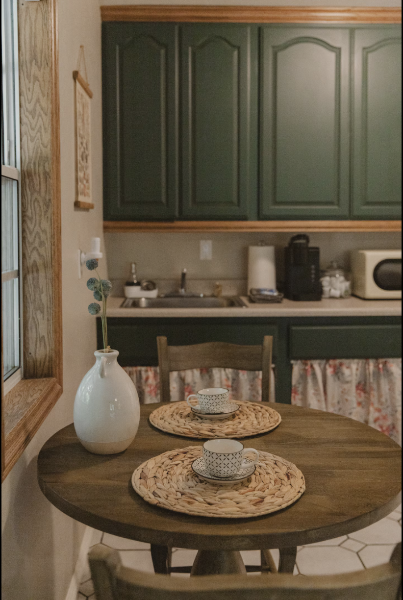 cottage kitchen.png