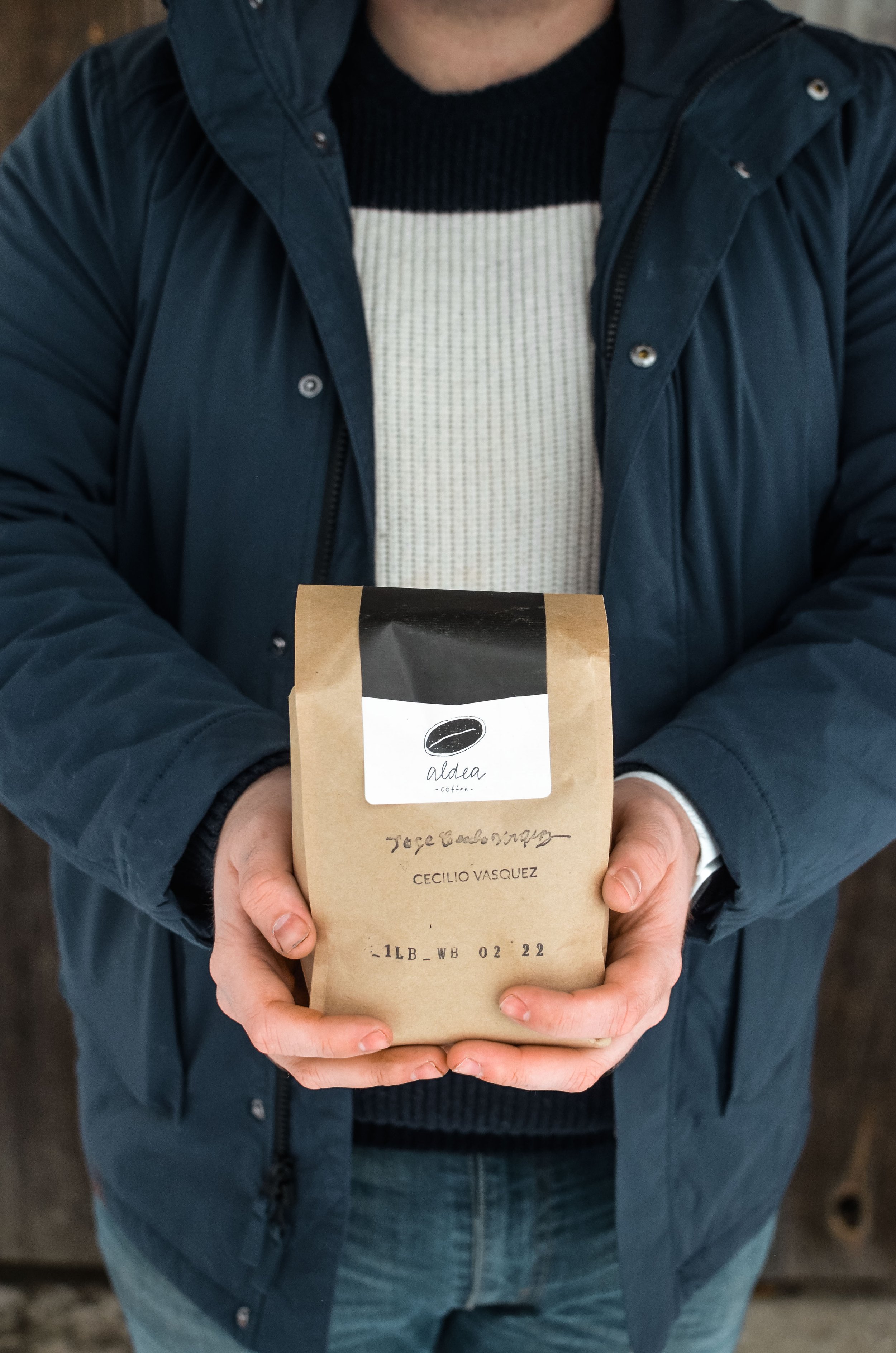 Wendling_Boyd_Field_Jacket_Huckberry_Coffee_outside_Hike-4.jpg