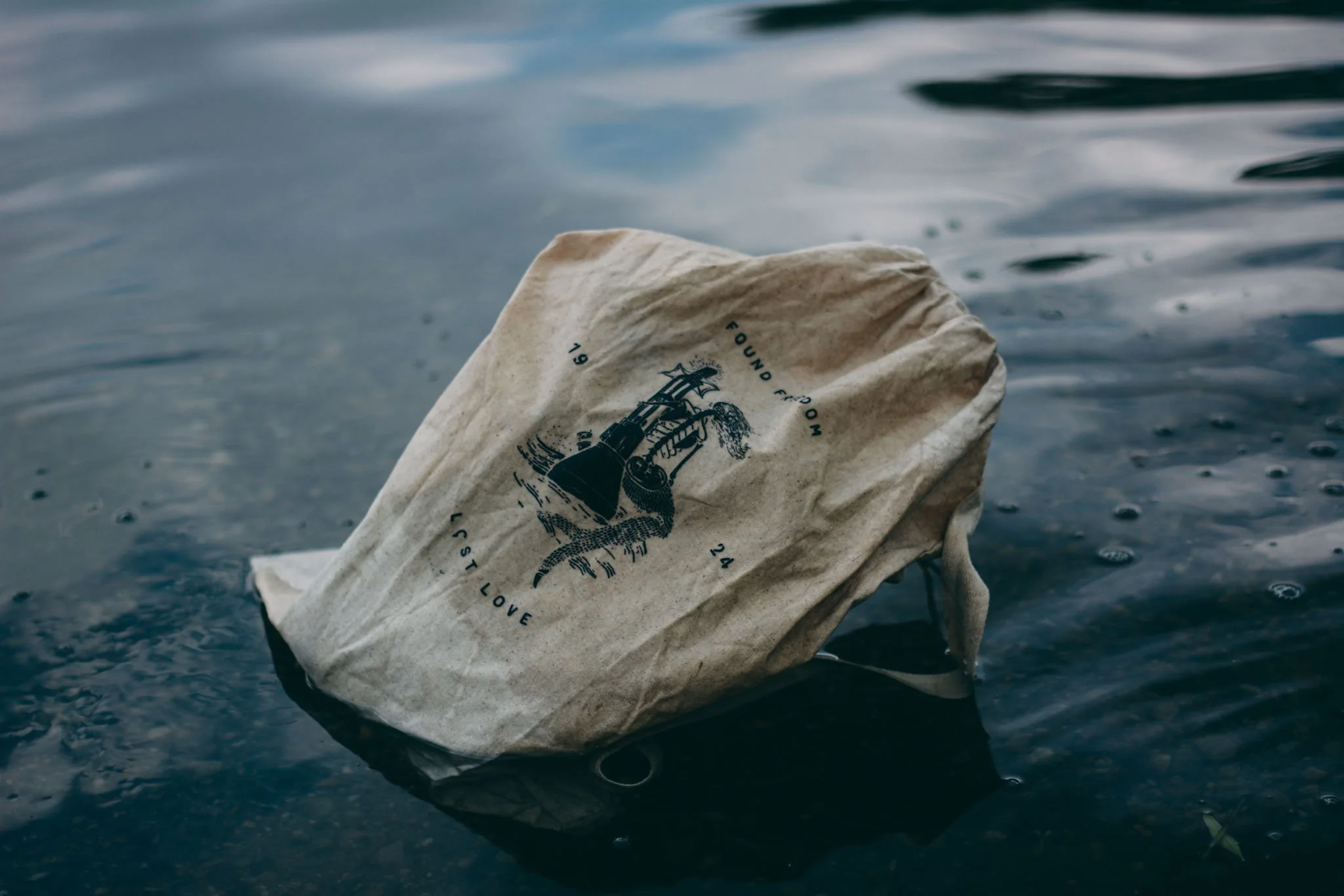 Damn_Handsome_Navy_Bag-8.jpeg