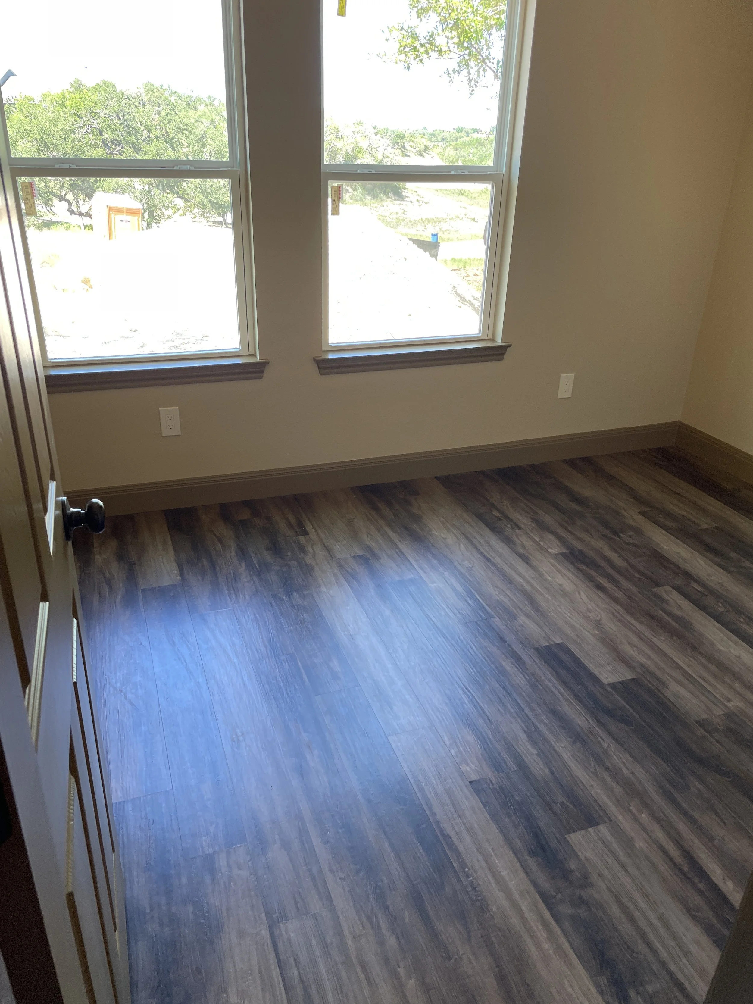 Cork Back Luxury Vinyl Plank (LVP) Installation – San Antonio

Cork back LVP flooring installation in a rich wood-look finish, bringing a durable and comfortable upgrade to the space. The cork backing adds extra sound absorption and a softer feel und
