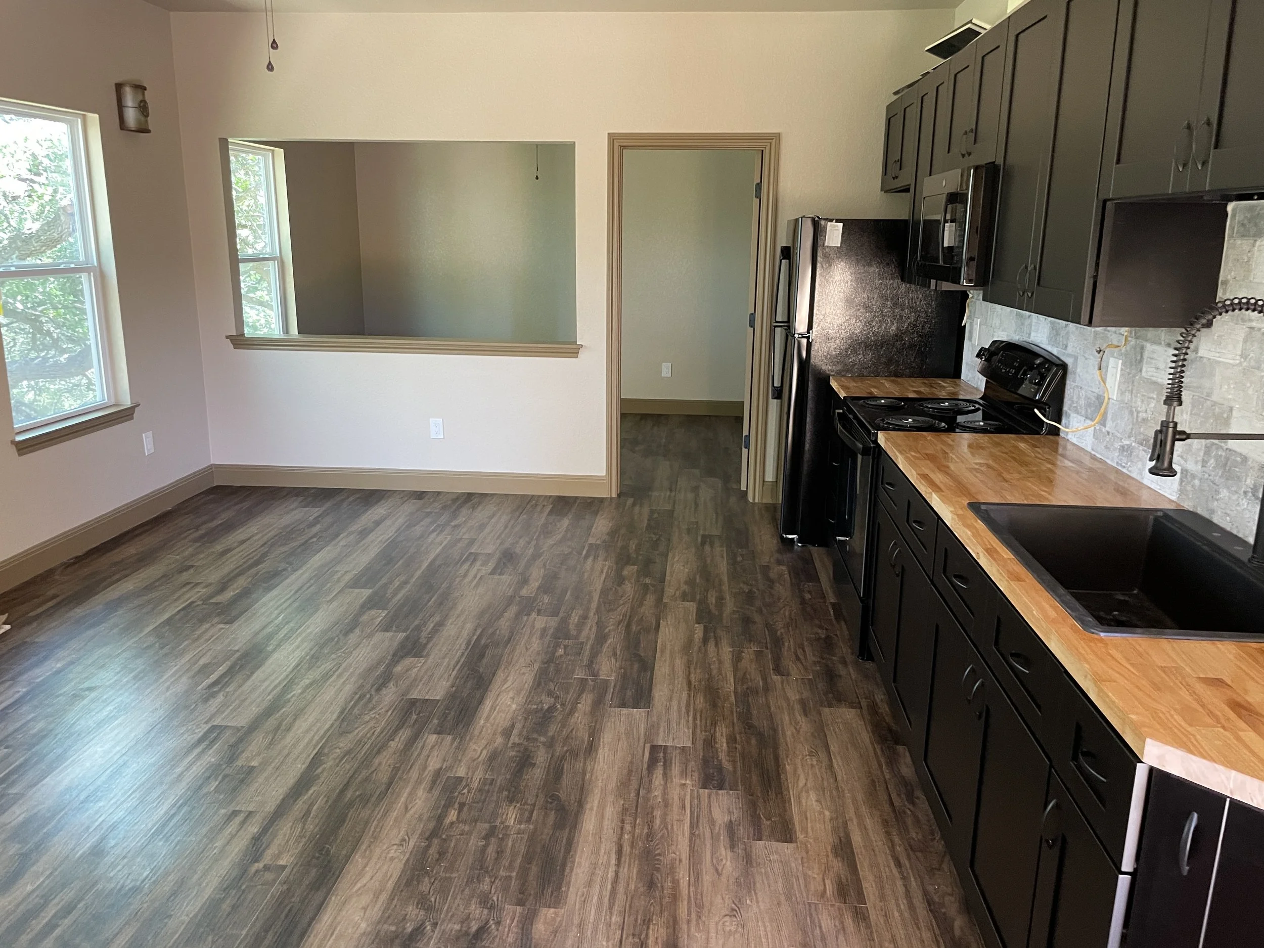 Cork Back Luxury Vinyl Plank (LVP) Installation – San Antonio

Cork back LVP flooring installation in a rich wood-look finish, bringing a durable and comfortable upgrade to the space. The cork backing adds extra sound absorption and a softer feel und