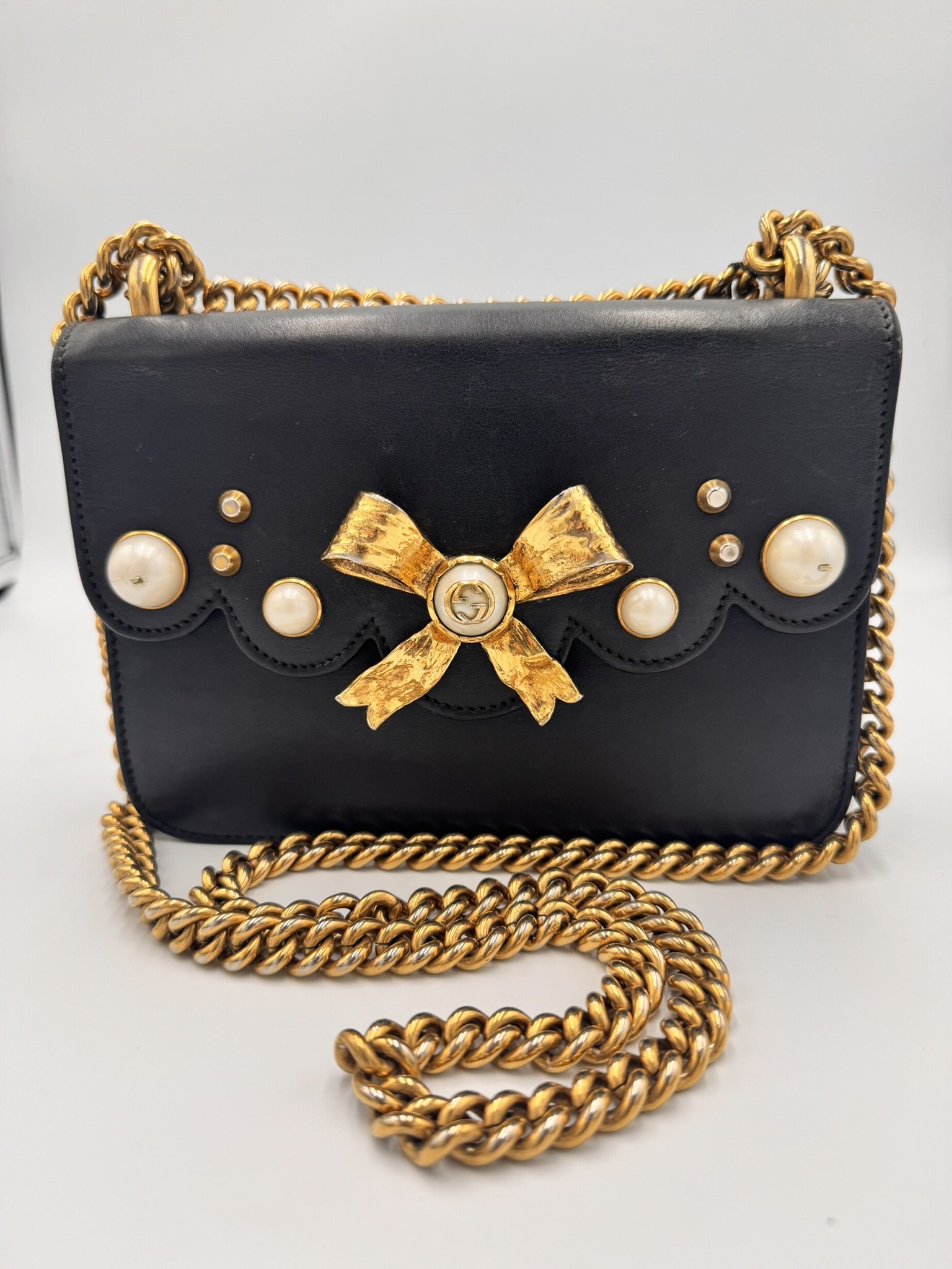 Gucci Broadway Pearl & Bow Chain Shoulder Bag in Black Leather with Gold Hardware