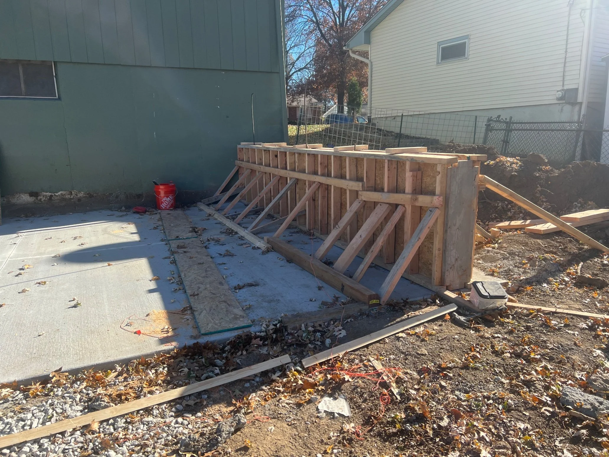 Retaining wall formwork