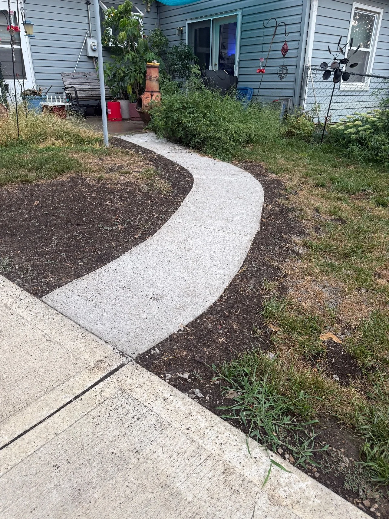 Curved walkway, finished