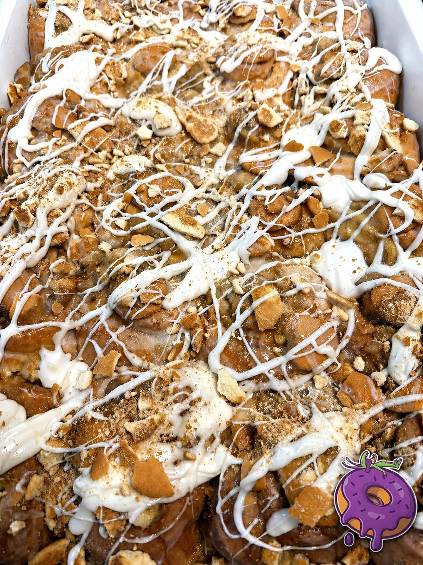 Saturday mornings just hit different ✨

Banana pudding rolls are back.
Soft brioche, with banana glaze, vanilla wafer crumble, and finished with that sweet, messy drizzle you already know.

Infamous for a reason.
They do not sit long.

Find us this m