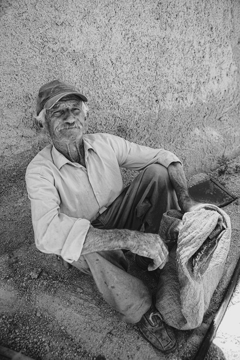 santorini-tomato-producer-portrait-stavros-kostakis-photography.jpg