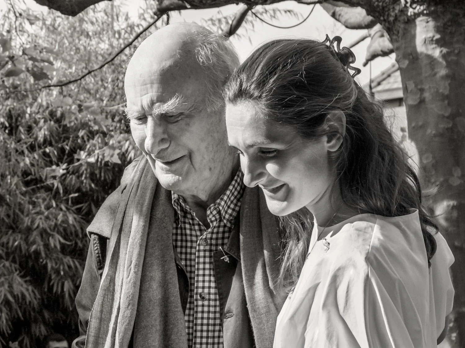 grandfather-granddaughter-connection-brussels-stavros-kostakis.jpg