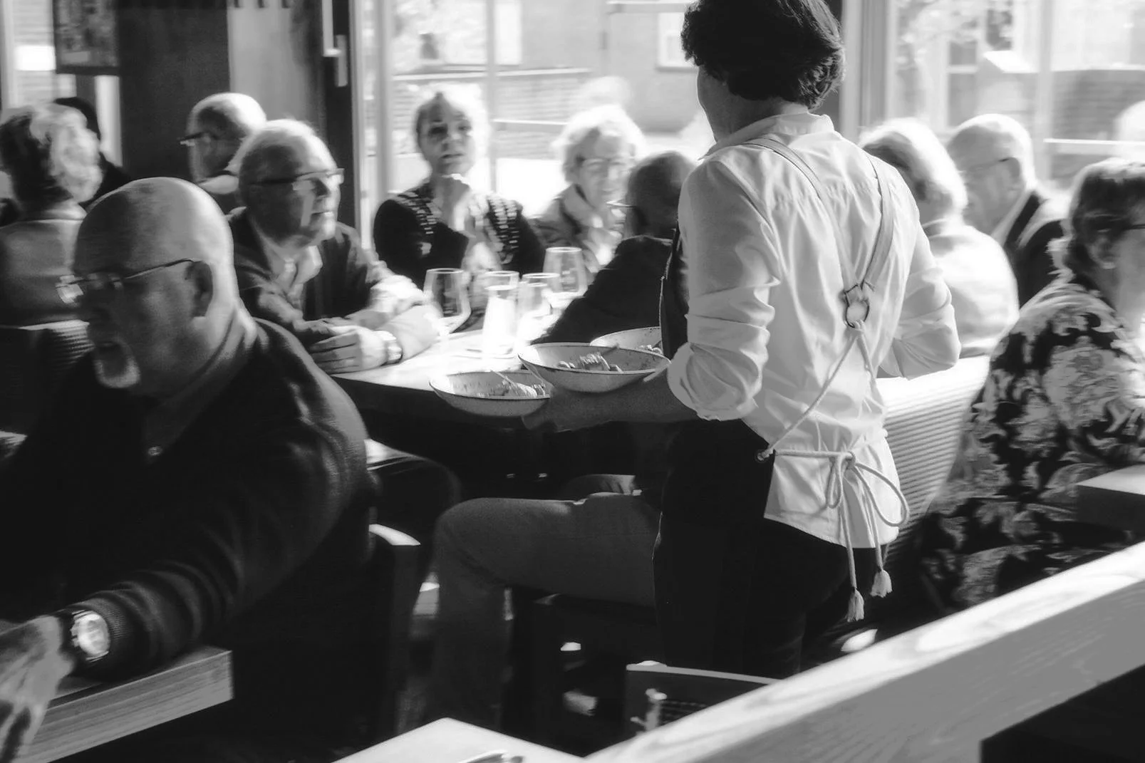 irodion-restaurant-netherlands-hospitality-motion-waiter-service.jpg