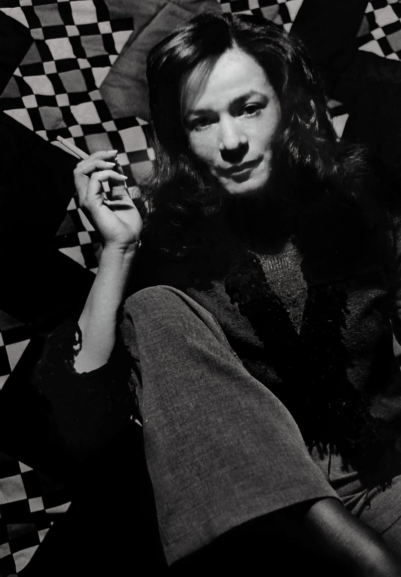 A soulful, intimate portrait of Melina Kana. One of the most influential voices in modern Greek music, captured in a moment that reflects her artistic depth and the authenticity of her performances. Part of the "Contemporary Visual Curation" series b