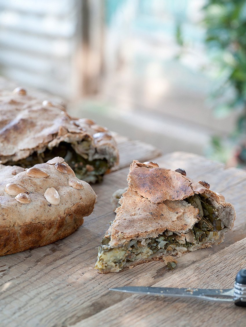 traditional-greens-pie-yiannis-baxevanis-photography-stavros-kostakis.jpg