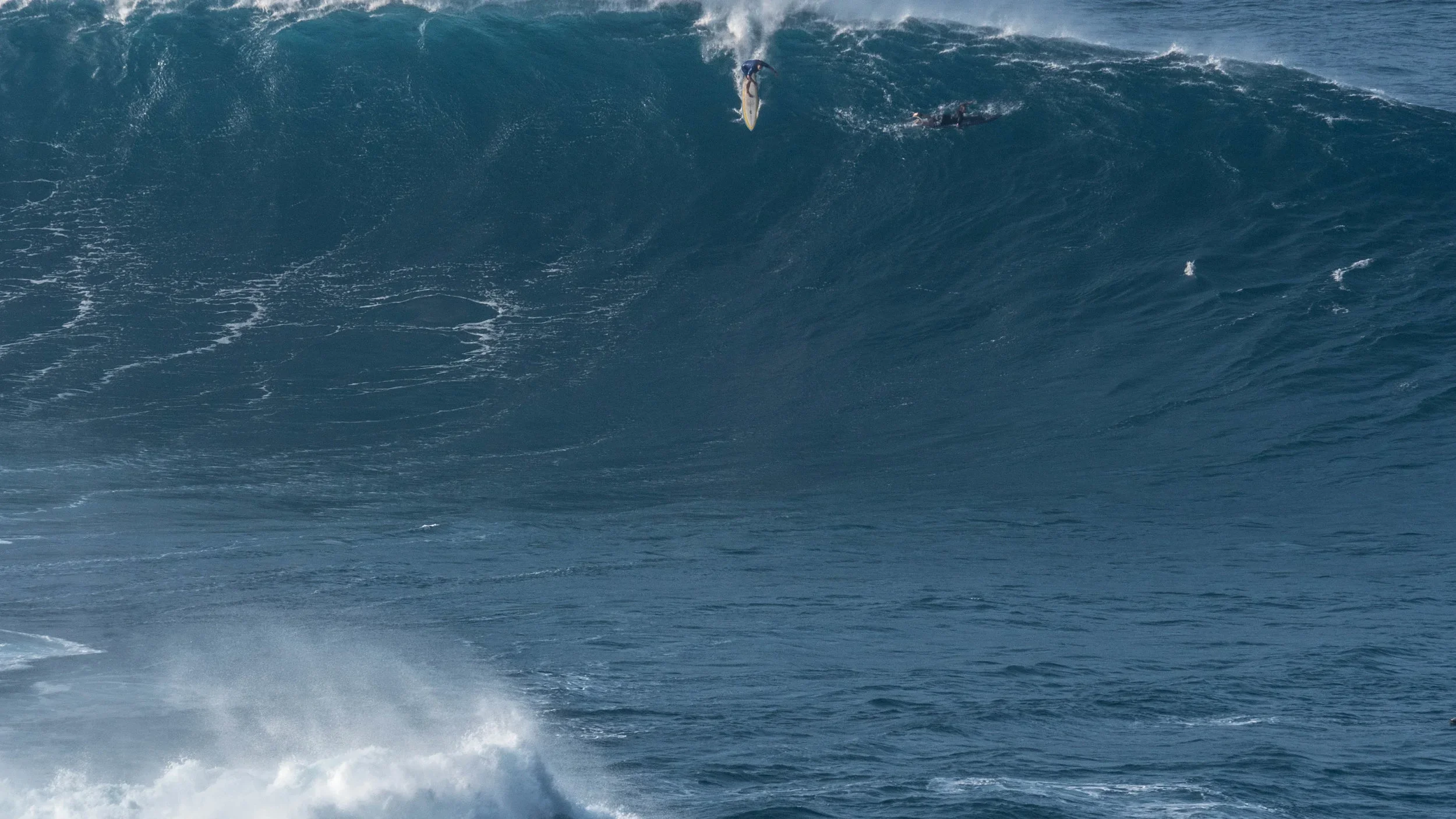 Mark Visser surfing left at Jaws, Hawaii — Big Wave Paddle-In Award winner