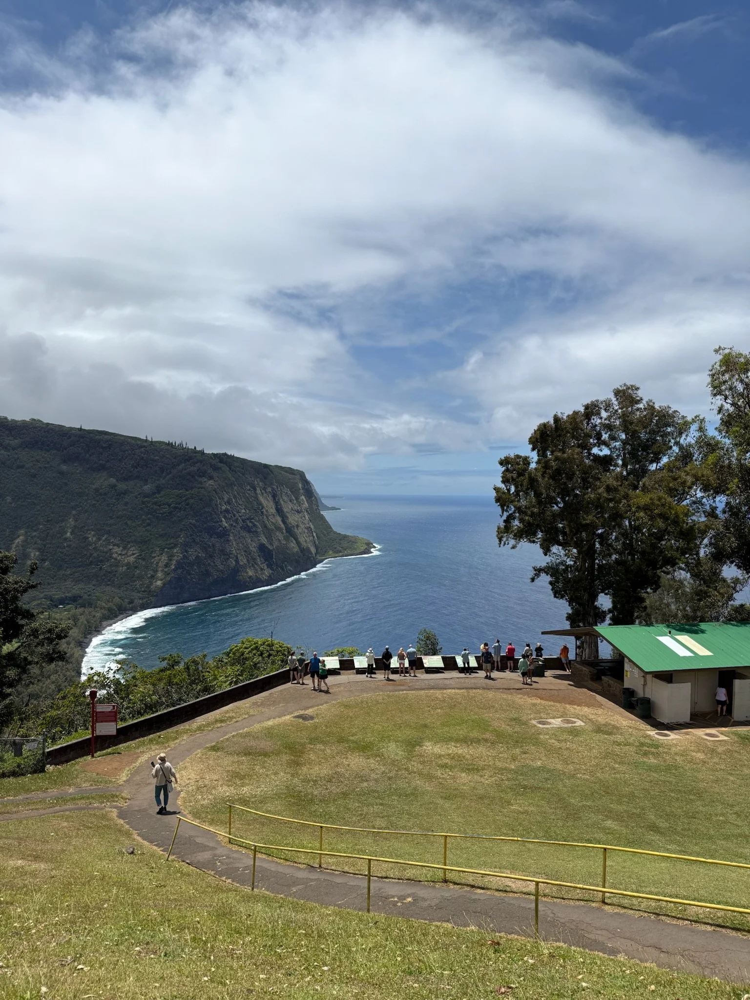 Hamakua Coast and lookout valley road bike tour in hawaii