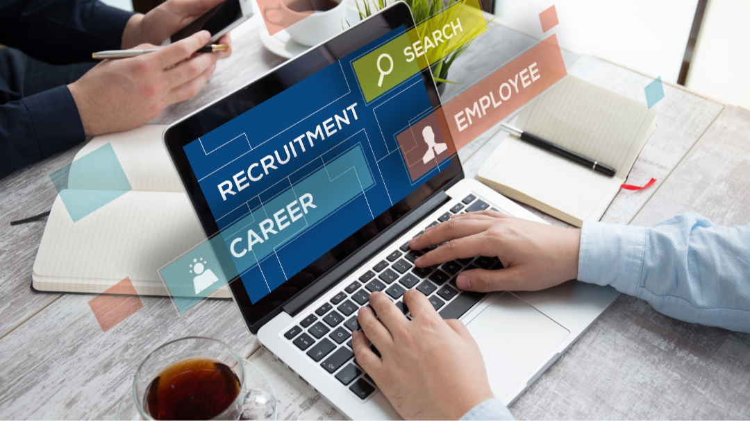 Social Recruiting vs. Personalvermittler: Was lohnt sich für Schweizer KMU?