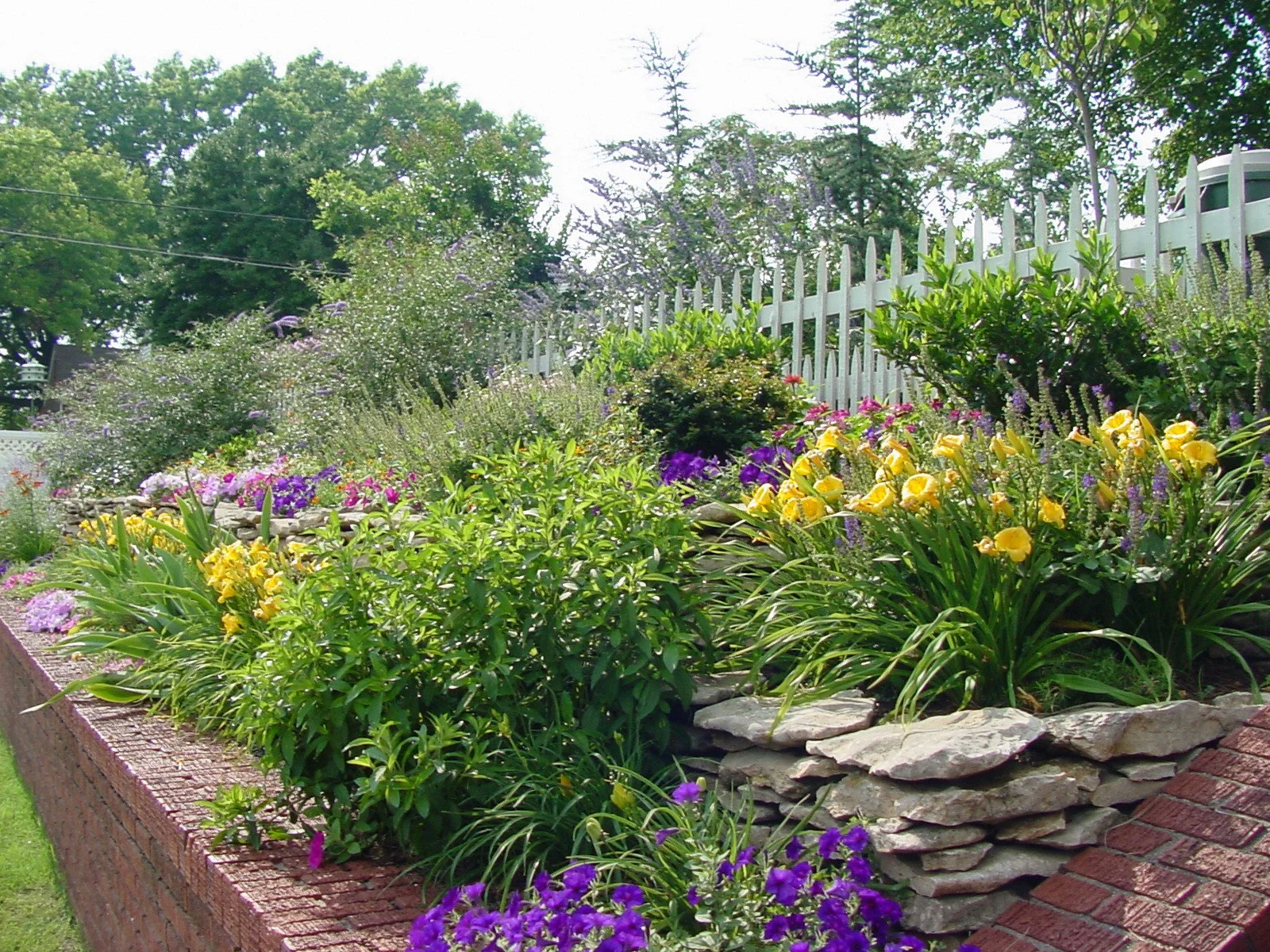 Seasonal flower garden in Tulsa designed for full sun conditions