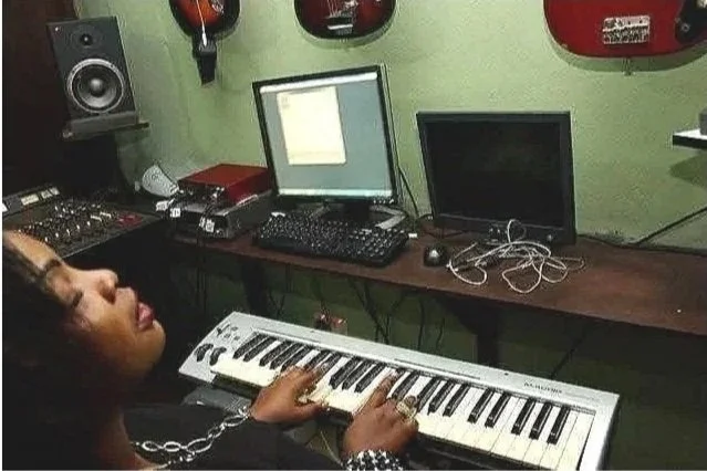 Remmy%252BJuice%252Bon%252Bthe%252BPiano.jpg