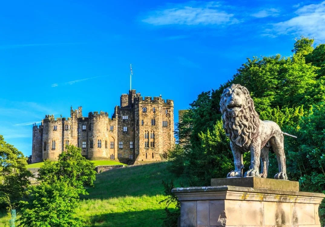 Tour 5 - Alnwick Castle from the famous Lion Bridge