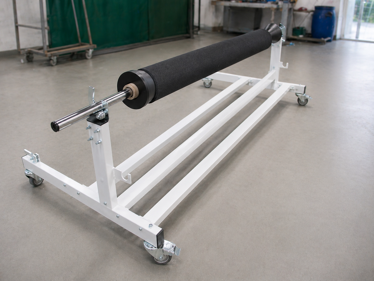 UNWIND FRAME.
Designed to feed a digital flatbed cutter, this frame has a simple brake system to prevent offload when pulled.