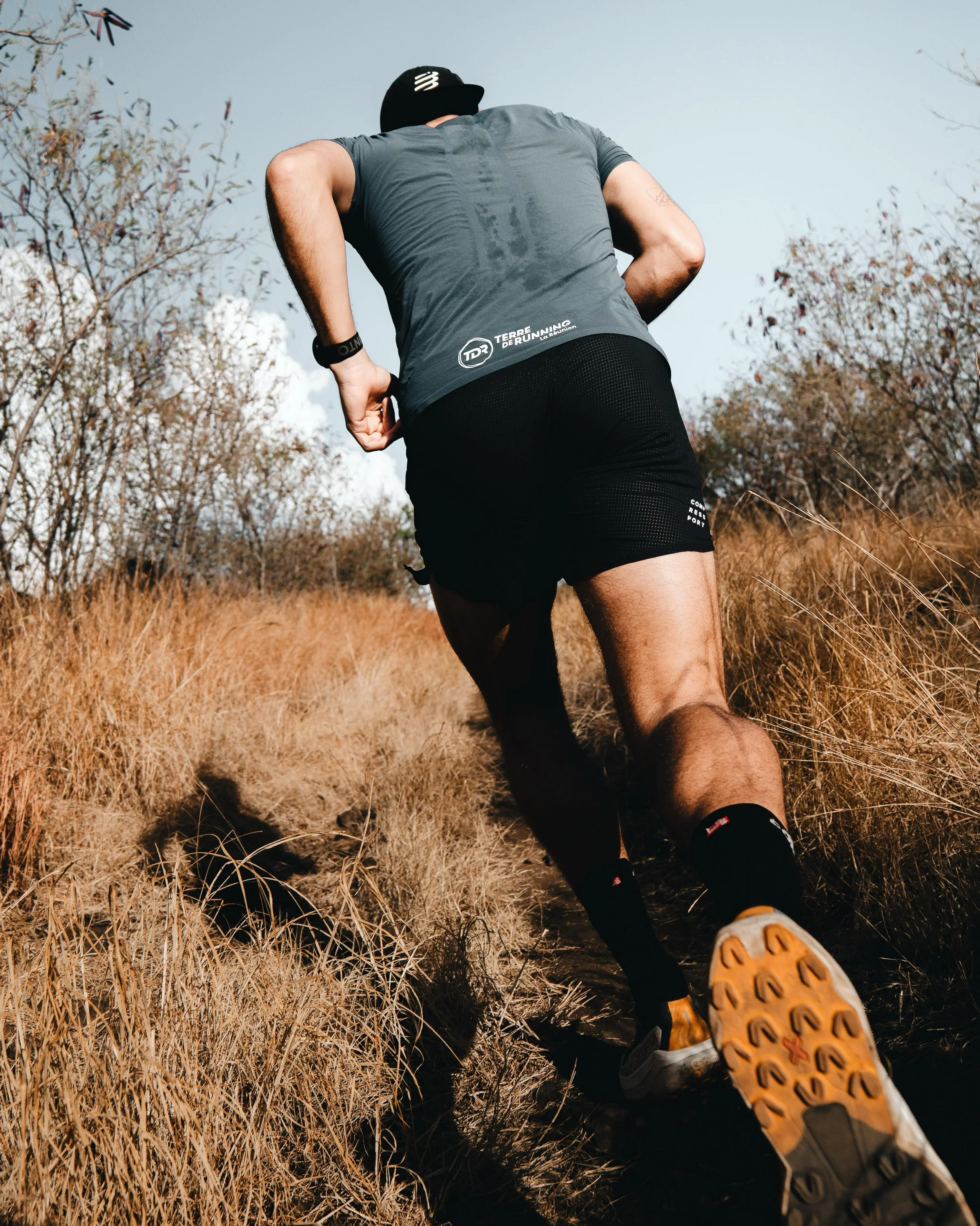 Terre s&egrave;che, esprit l&eacute;ger 🏃⛰️

#trail #reunionisland🌴 #grandraid #running #outdoors 

@terrederunning_lareunion 
@lasportivagram 
@lasportivafrance 
@compressport 
@compressport_france 
@suuntofr 
@suunto