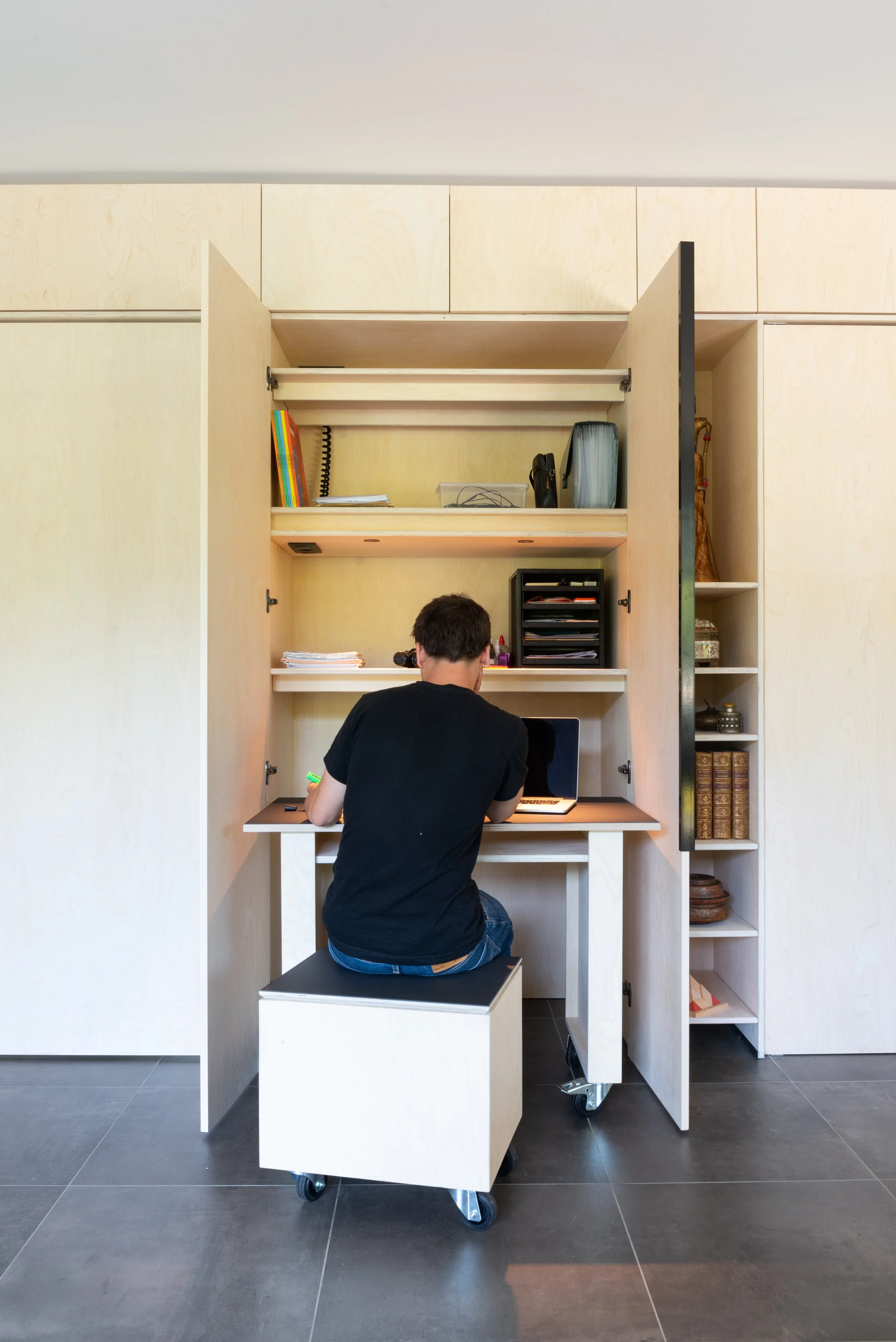 Armoire sur mesure avec bureau