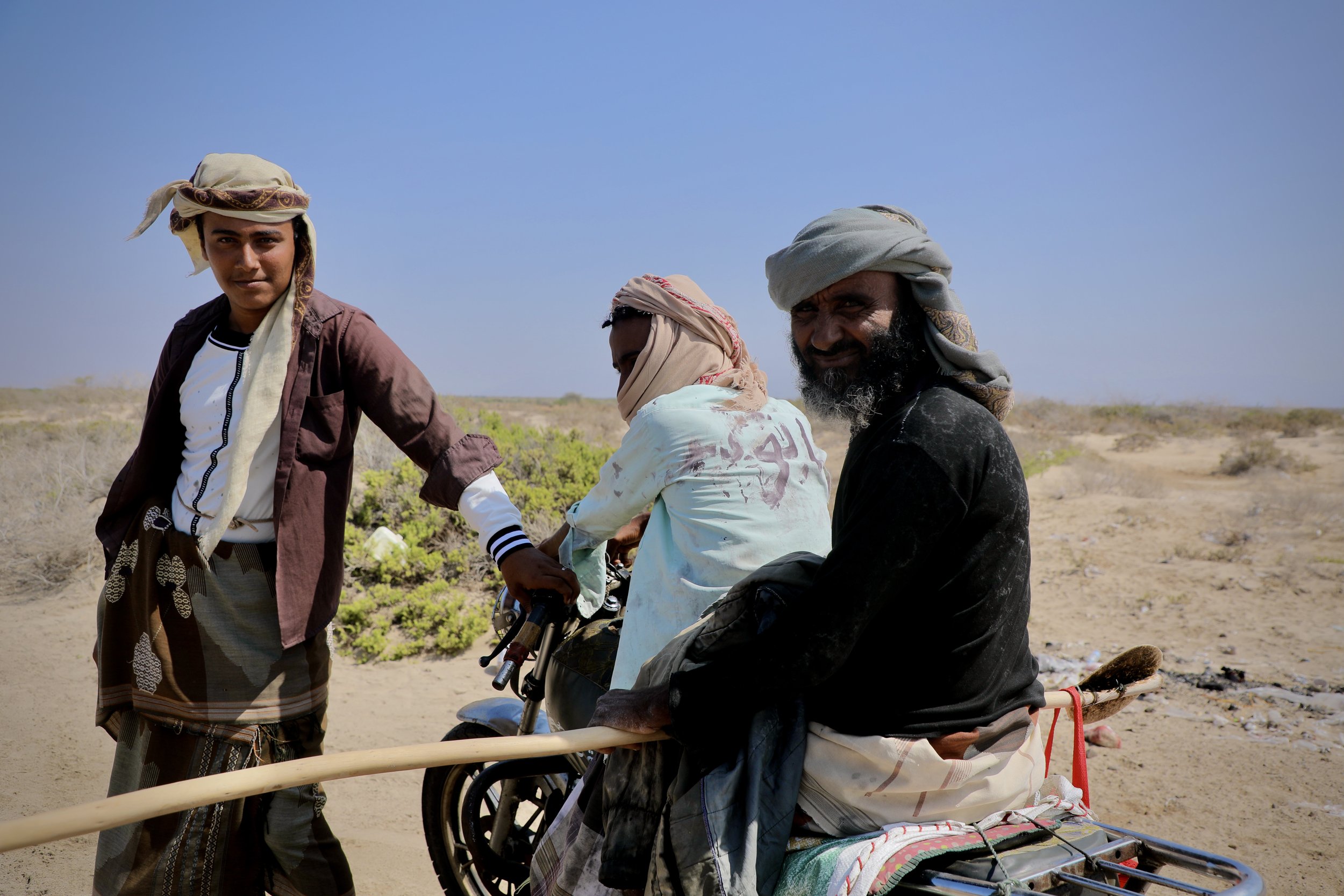 For fishermen impacted by mines and unexploded ordnance, insecurity along Yemen’s west coast has displaced families and pushed some communities from the Red Sea shoreline toward safer areas inland and along the Arabian Sea coast. Al Khokha, Yemen.