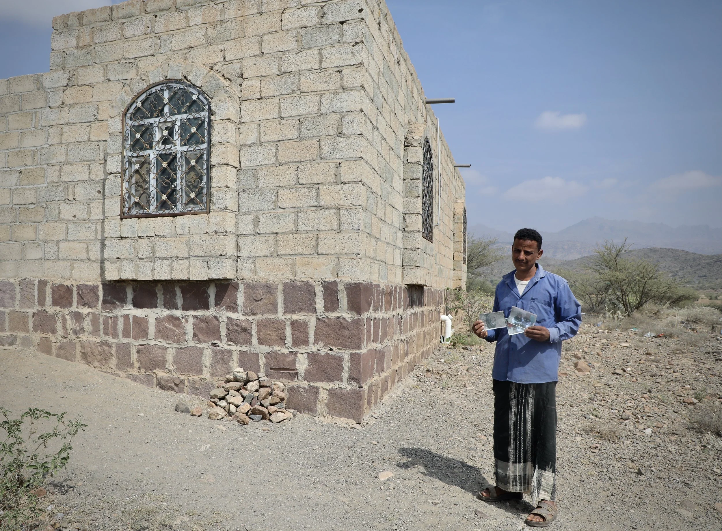 Radwan Mohammed at the perimeter of his home in Al Jadanah village, Shakhab, Al Dhale at the precise location where his daughters Ilham and Iman discovered anti-personnel landmines while playing marbles. Project Masam's Team 18 subsequently cleared 5