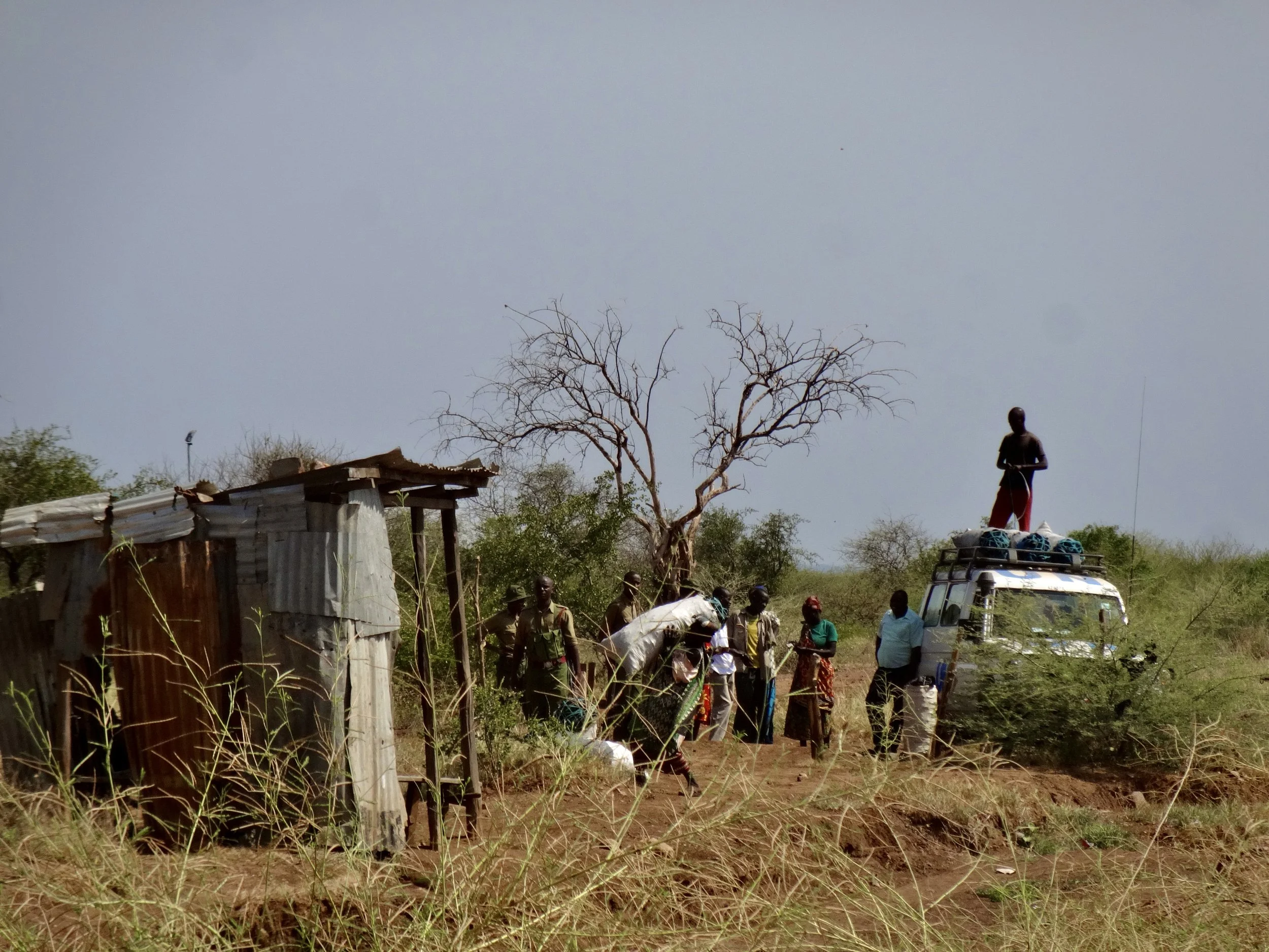 Groups gather near the border area. Hundreds of asylum seekers arriving from South Sudan were reportedly turned back during this period.