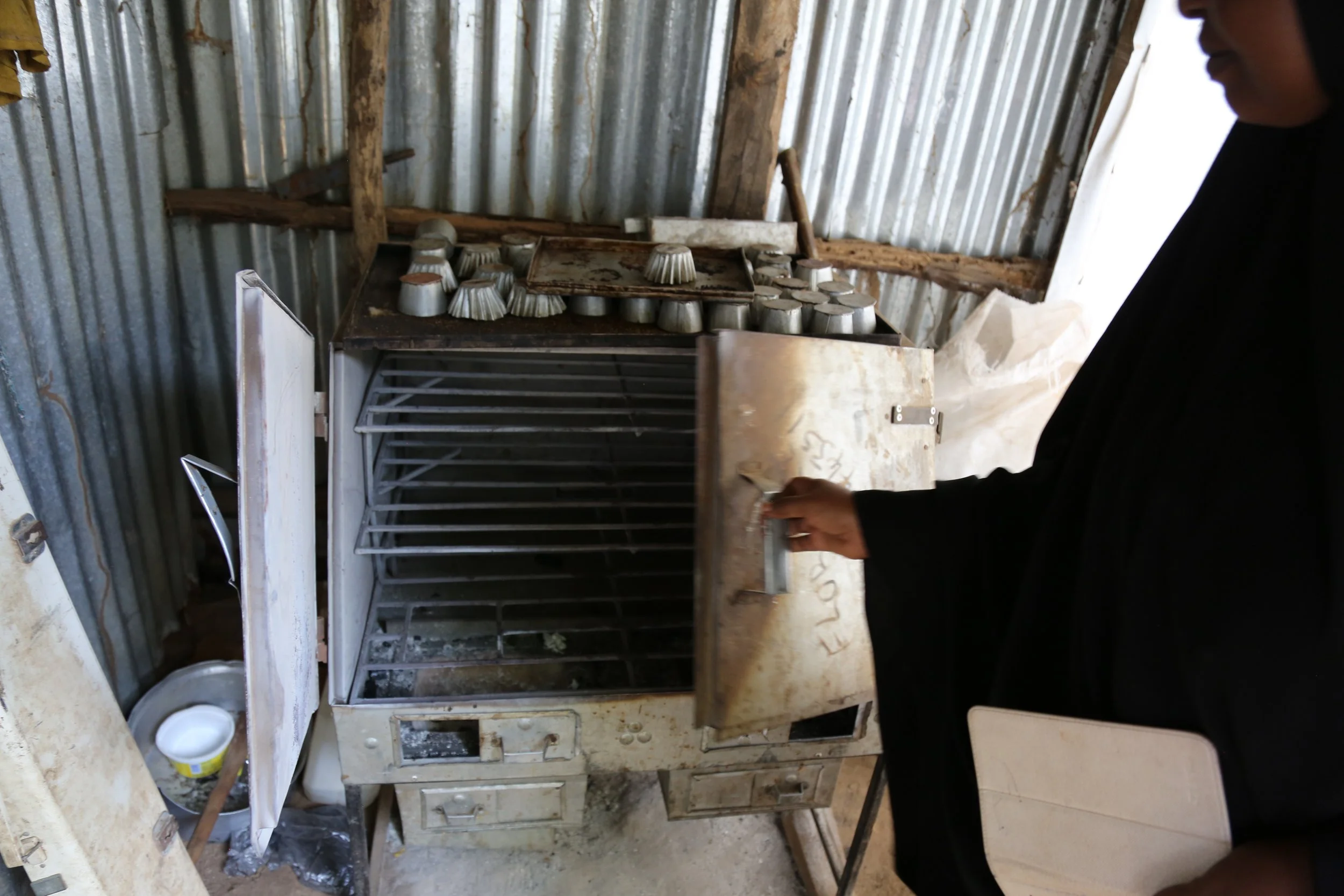 Home baking oven

A small oven used by Mariam Nininahazwe to bake cakes and pastries from her shelter in Kakuma refugee camp.