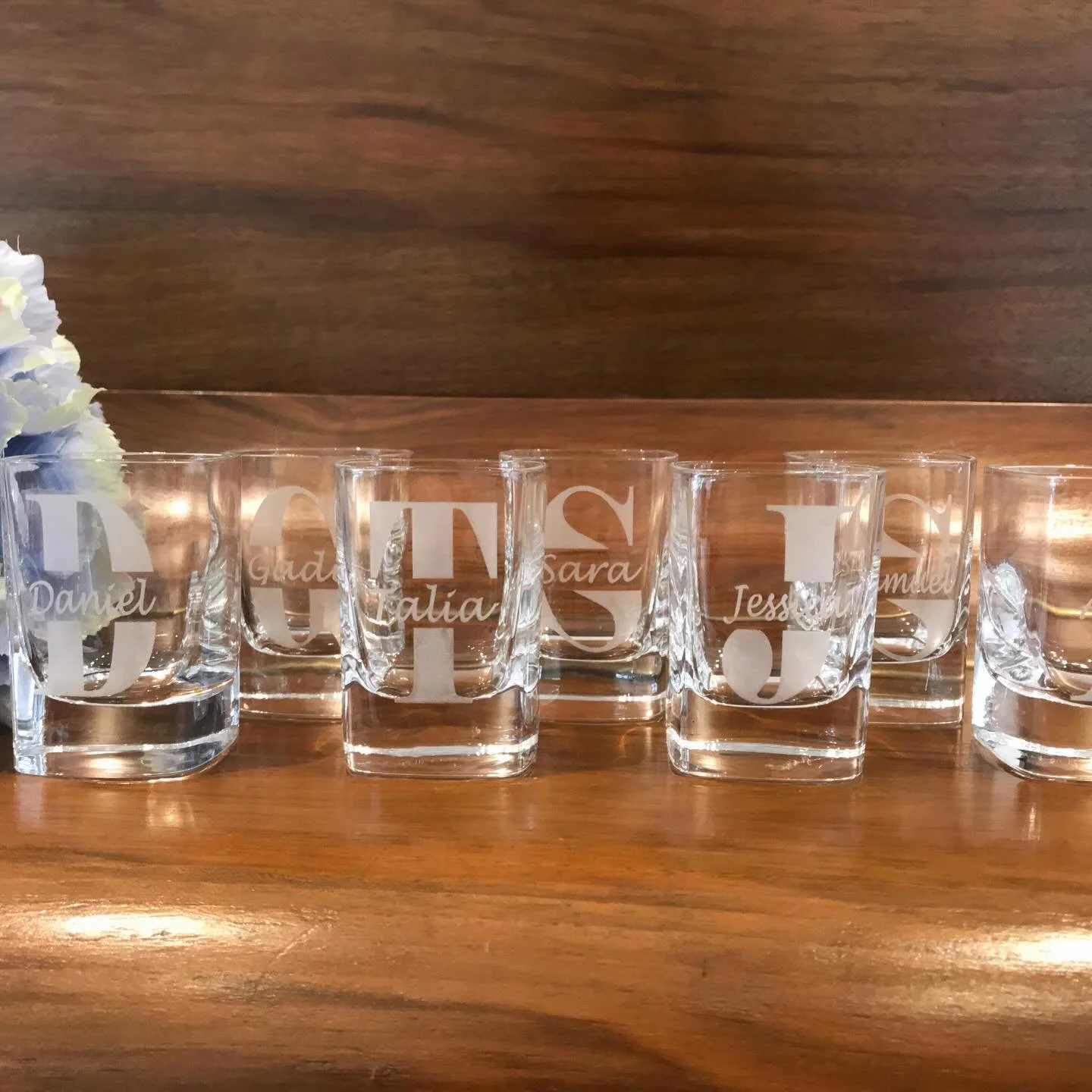 Personalised engraved L&rsquo;chaim glasses &ndash; a beautiful hostess gift for Pesach.

Elegant, meaningful, and perfect for any Yom Tov or Shabbos table. A gift that feels personal and will be used all year round.

DM to order in time for Pesach.

