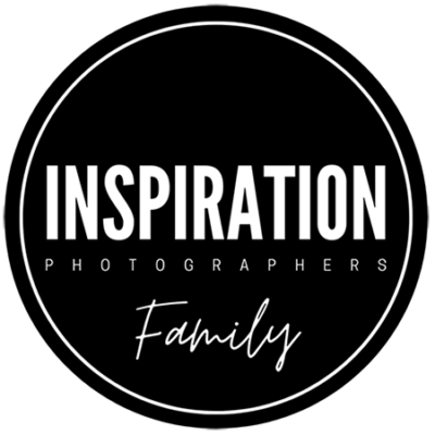 Logo mit weißem Text auf schwarzem Hintergrund: 'Inspiration Photographers Family' in einem Kreis.