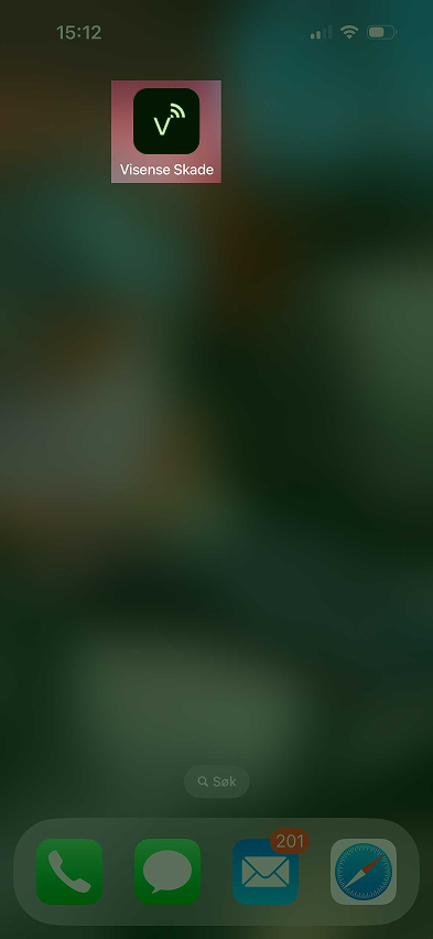 En iPhone-hjemskjerm med en app kalt 'Visense Skade' som har en grønn ikon med en hvit V og en radio- eller Wi-Fi-signal over den, og en rosa bakgrunn.