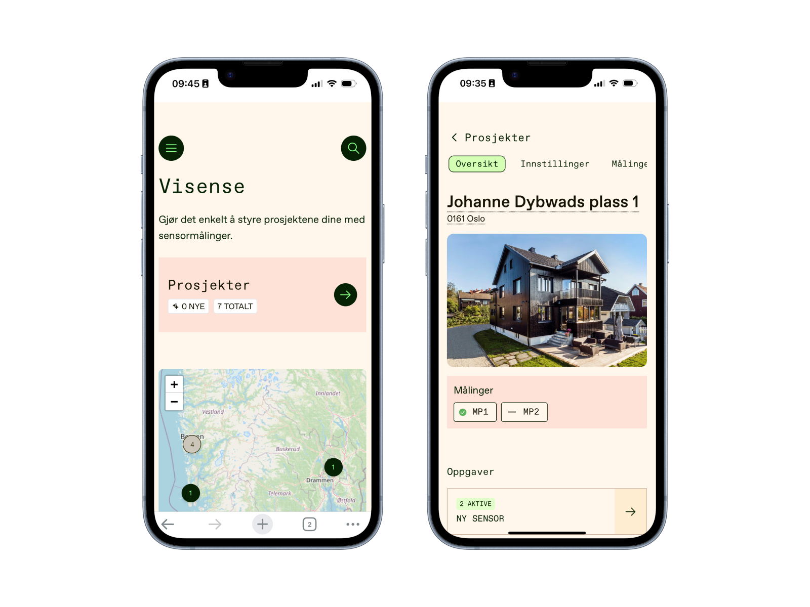 To smarttelefoner viser Visense. Skjermbildet til venstre viser en liste over prosjekter og et kart med markører. Skjermbildet til høyre viser detaljer for prosjektet "Johanne Dybwads plass 1" i Oslo, inkludert et bilde av en bygning, målinger, og oppgaver.