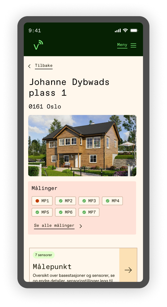 Skjermbilde av en mobilapp med eiendommer, viser en bolig på Johanne Dywbads plass 1 i Oslo, med bilder av huset og målinger av sensorer.