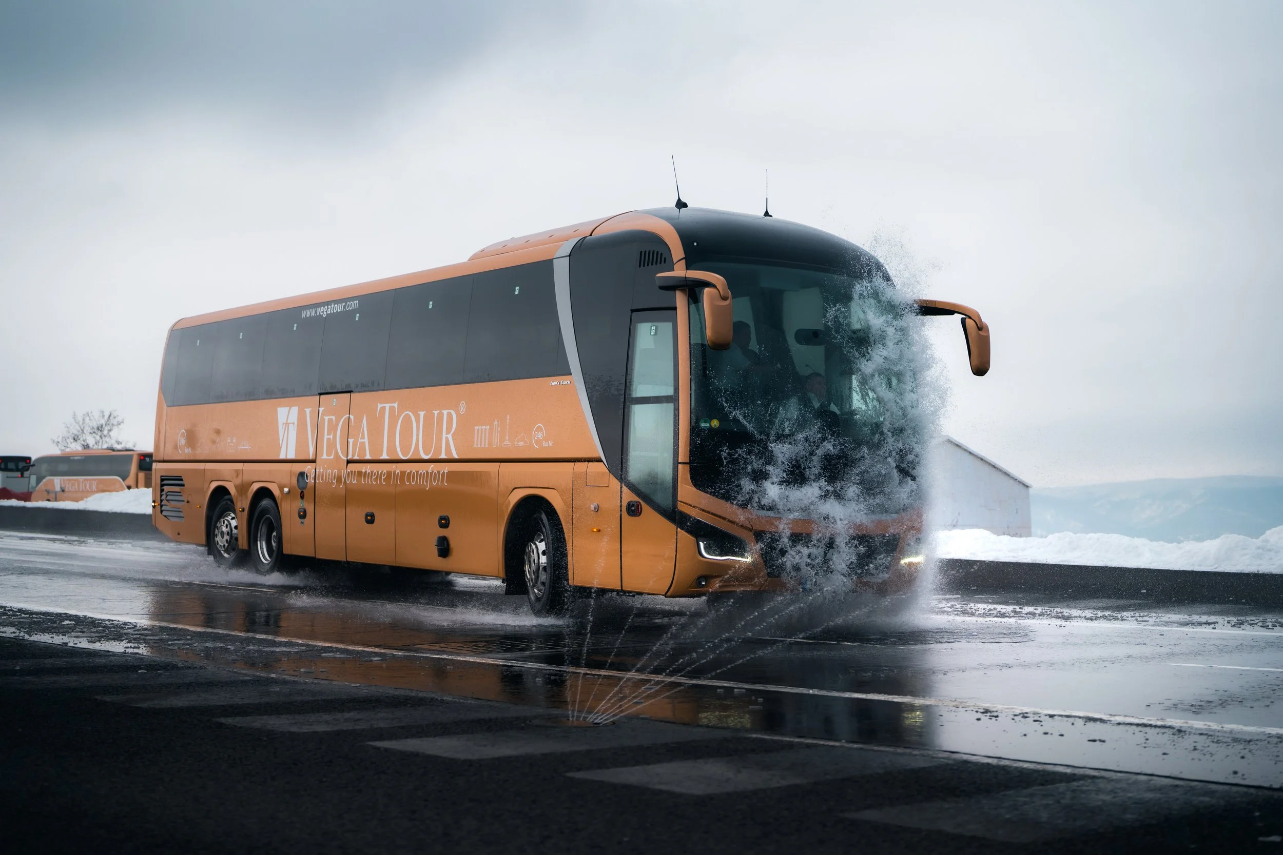 jaaroninBUS-1-2.jpg