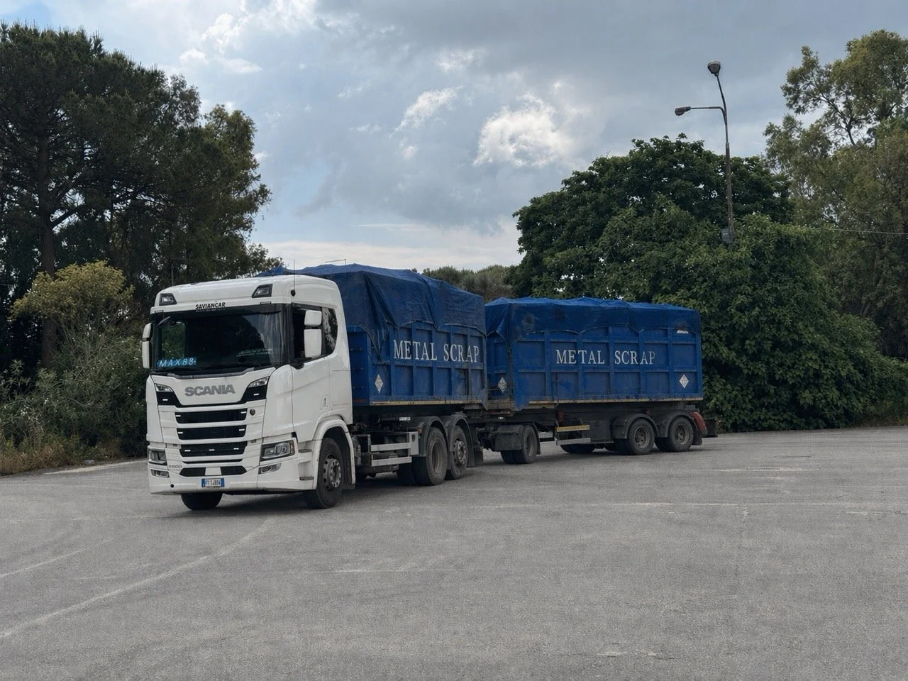 Mezzo operativo per i servizi di gestione dei rottami metallici di Metal Scrap Srl a Caserta