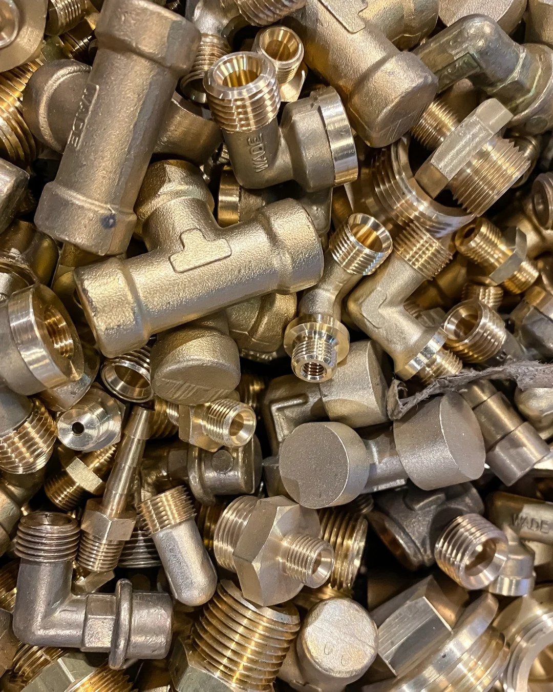 Dettaglio di ottone destinato al recupero e al trattamento presso Metal Scrap Srl a Caserta