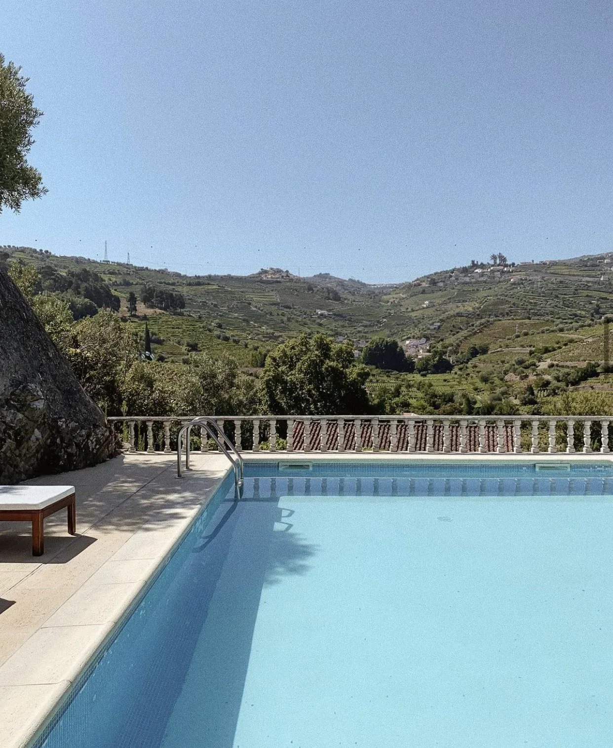 Quinta do Fôjo - poolside
