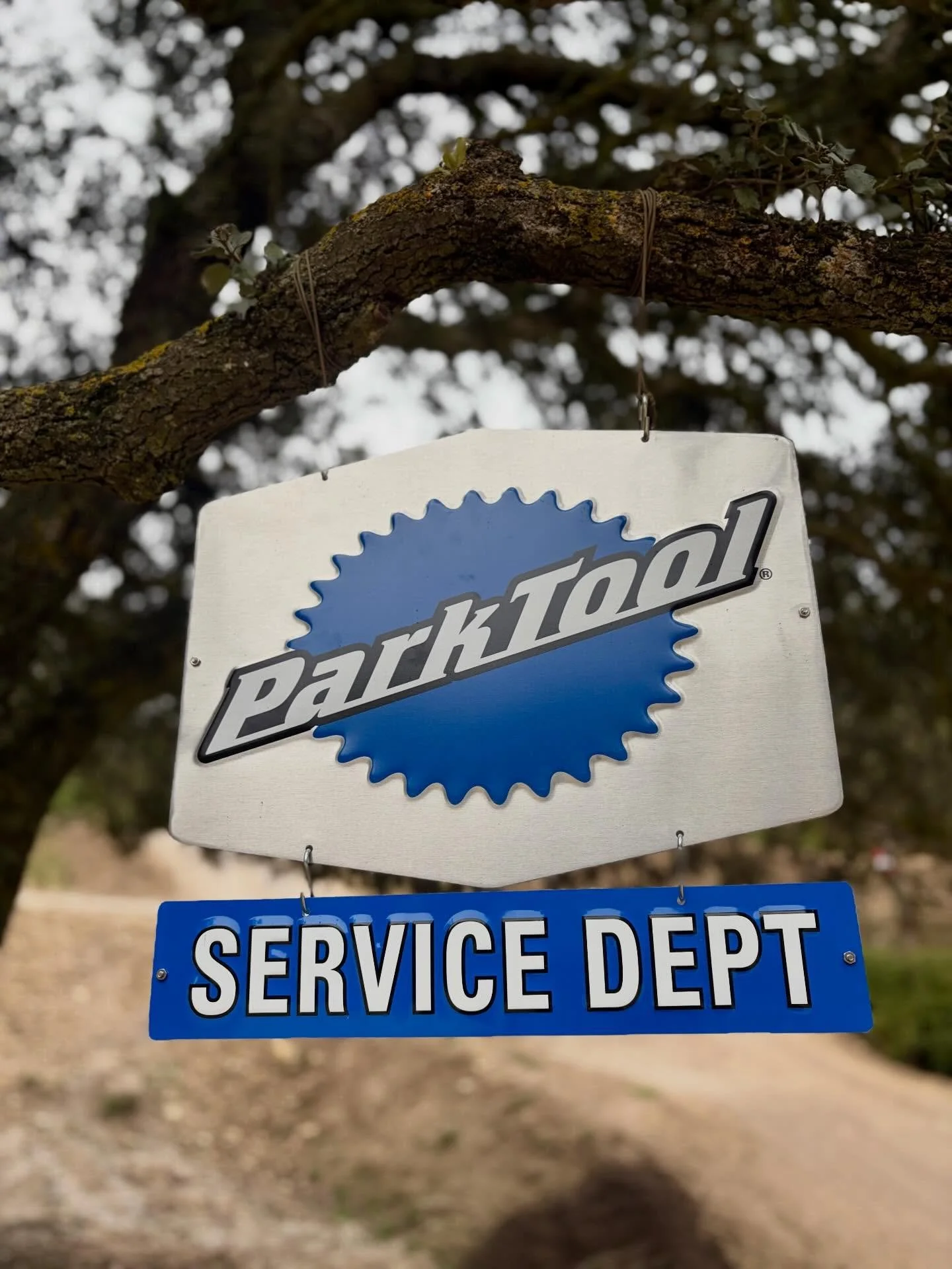 &iexcl;TENEMOS COSAS NUEVAS PARA VOSOTROS! 🔧🚲

Seguimos trabajando para mejorar el park y la experiencia de todos los riders. 🙌🏽

A partir de ahora, encontrar&eacute;is en el bikepark varias estaciones de herramientas de @parktoolblue con las que