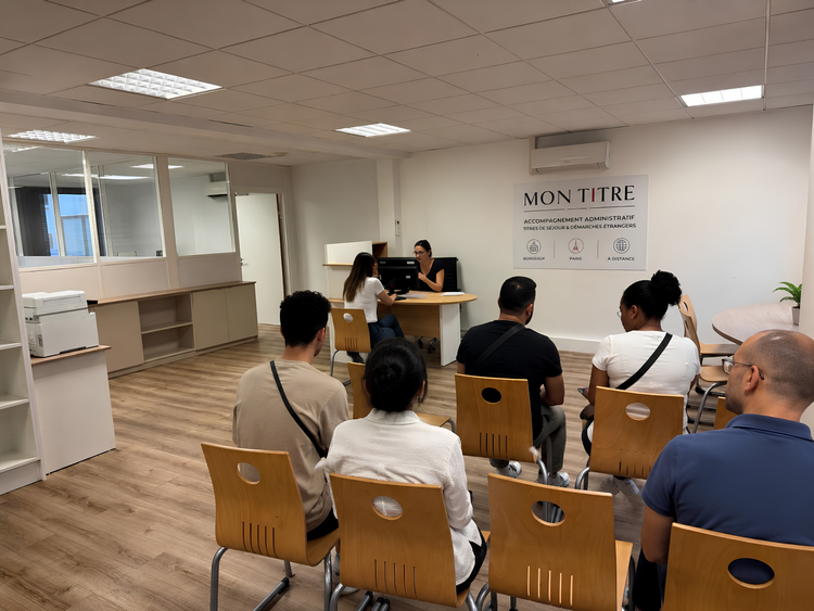 Salle d'attente de l'agence Mon titre démarche à Boulogne-Billancourt