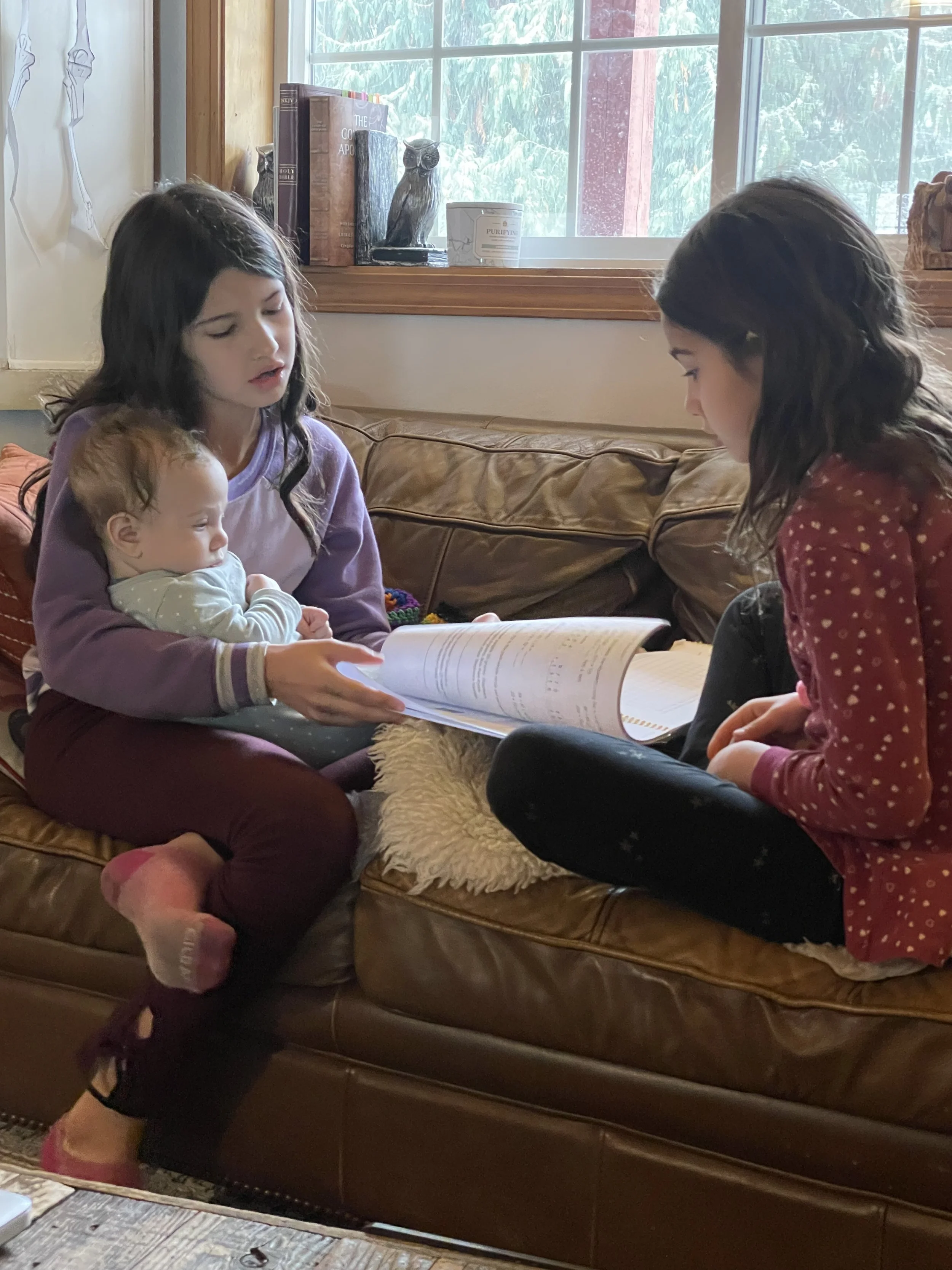 Our daily homeschool rhythm (with multiple kids)
