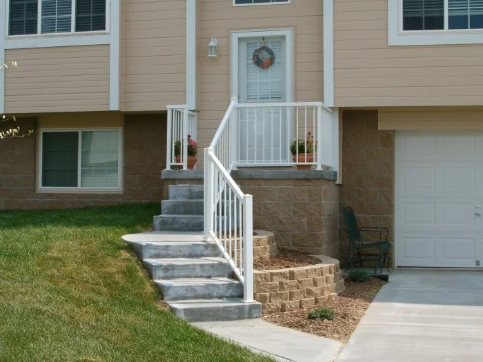 Classic-white-front-stoop.jpg