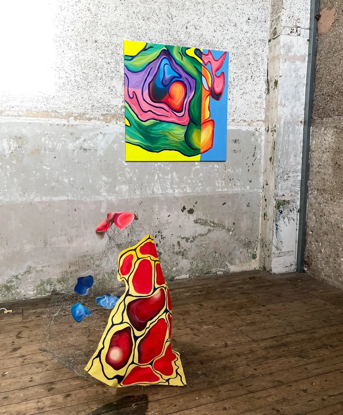 &lsquo;My Body is a Garden and it Keeps on Growing&rsquo; installation, acrylic and clay on canvas (120x120cm), wire sculpture with acrylic and canvas (100cmx70cmx80cm) and projection of data visualisation programmed in p5.js

This work is a reflecti