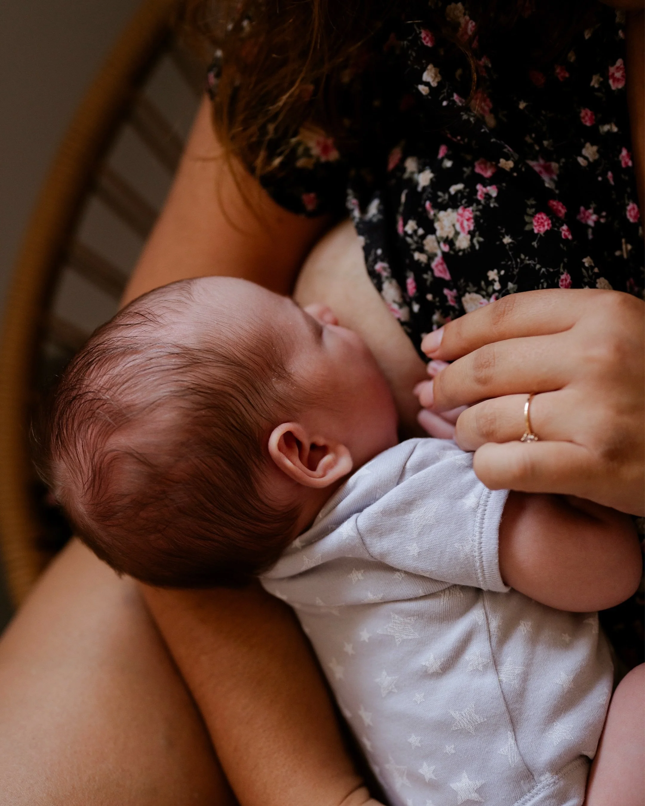 Le temps d&rsquo;un bain, trois g&eacute;n&eacute;rations r&eacute;unies. ✨

Une grand-m&egrave;re qui d&eacute;couvre. Une maman qui rayonne. Un tout-petit qui ne sait pas encore qu&rsquo;il vient de cr&eacute;er un souvenir pour toujours.

Des main