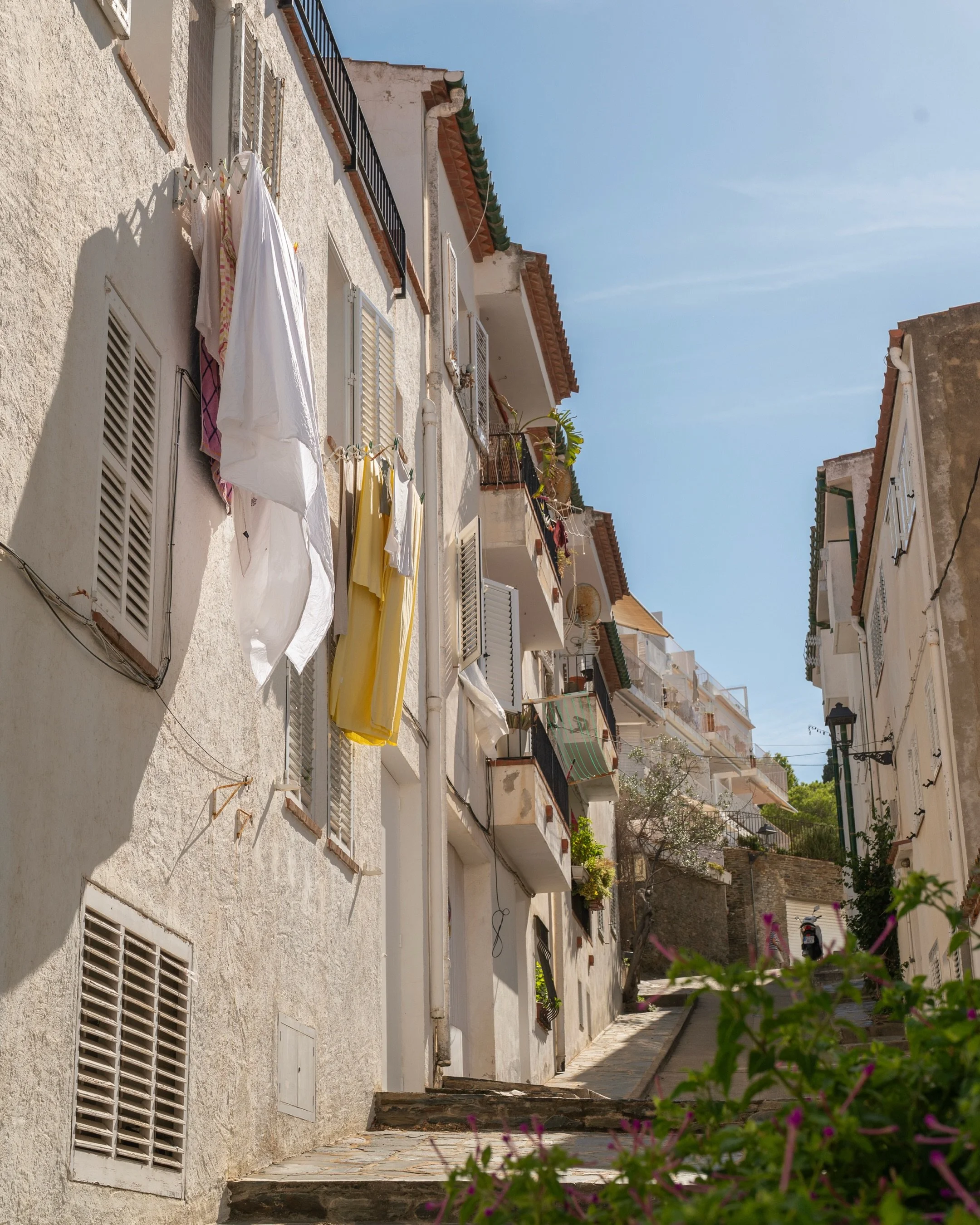 Peut-on rembobiner l&rsquo;&eacute;t&eacute; s&rsquo;il vous plait ? ☝🏻🌞🌴

Alors que l&rsquo;automne et le froid arrivent doucement, voici quelques photos de notre petit s&eacute;jour &agrave; Cadaqu&eacute;s &hellip;une magnifique d&eacute;couver