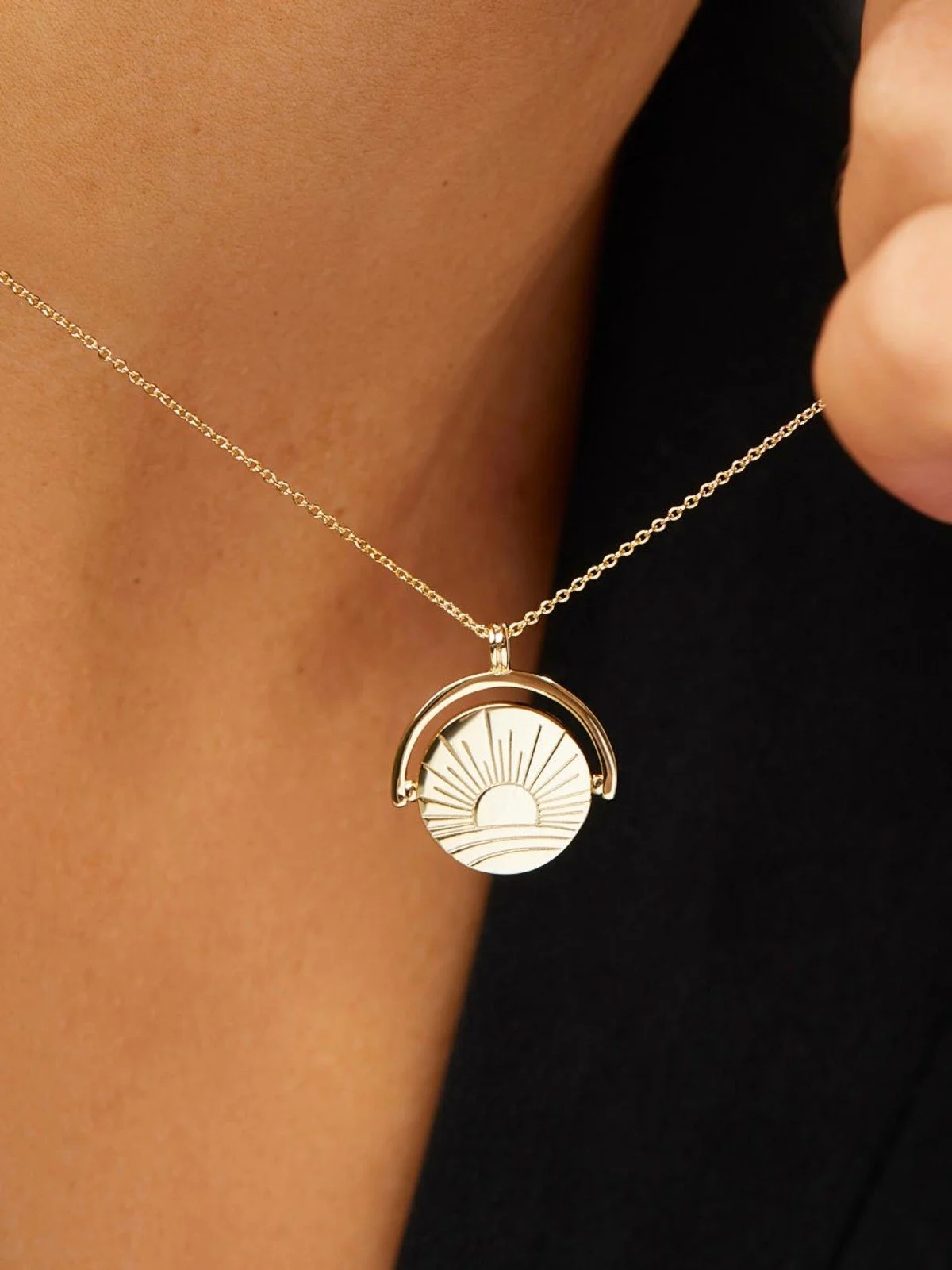Gold-Pendant-Necklace---Chloe-Necklace-20231117220040.jpg