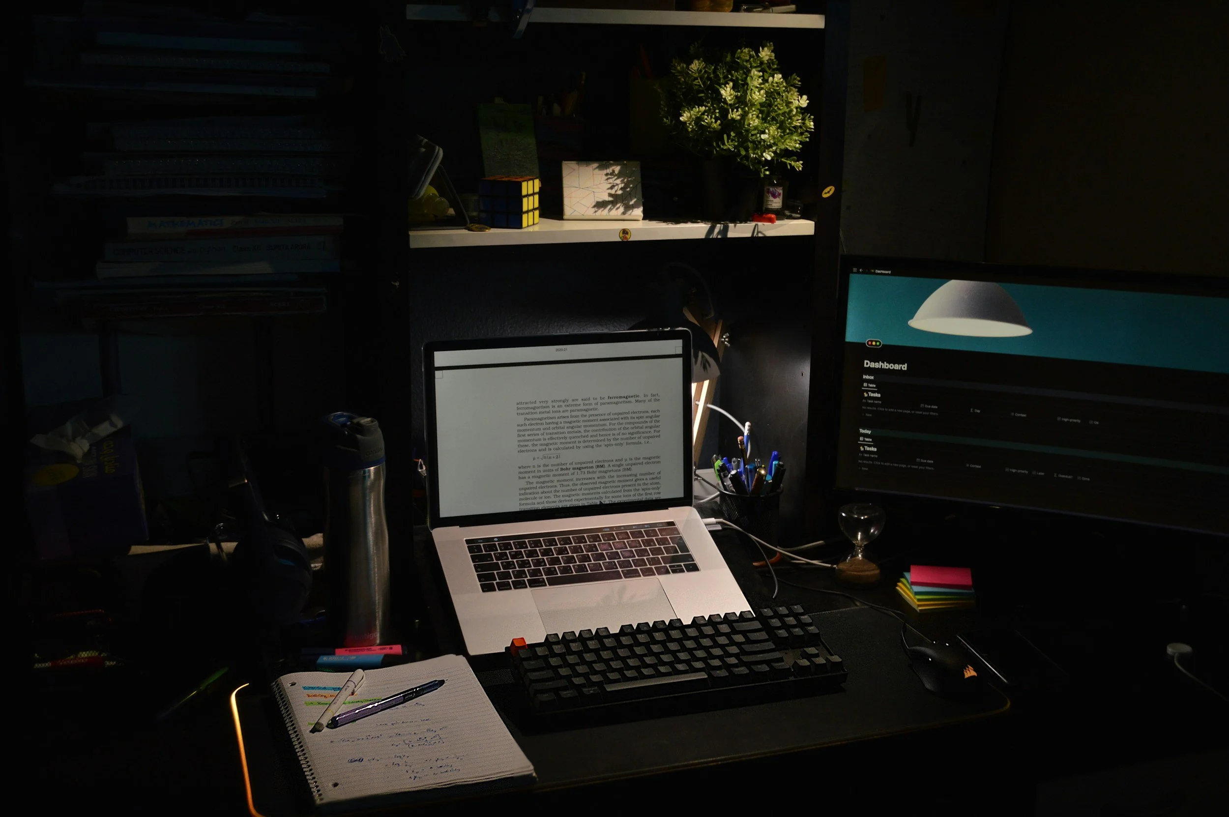 Laptop desk in an academic lab used for CohnDriven learning architecture and effective online learning services.