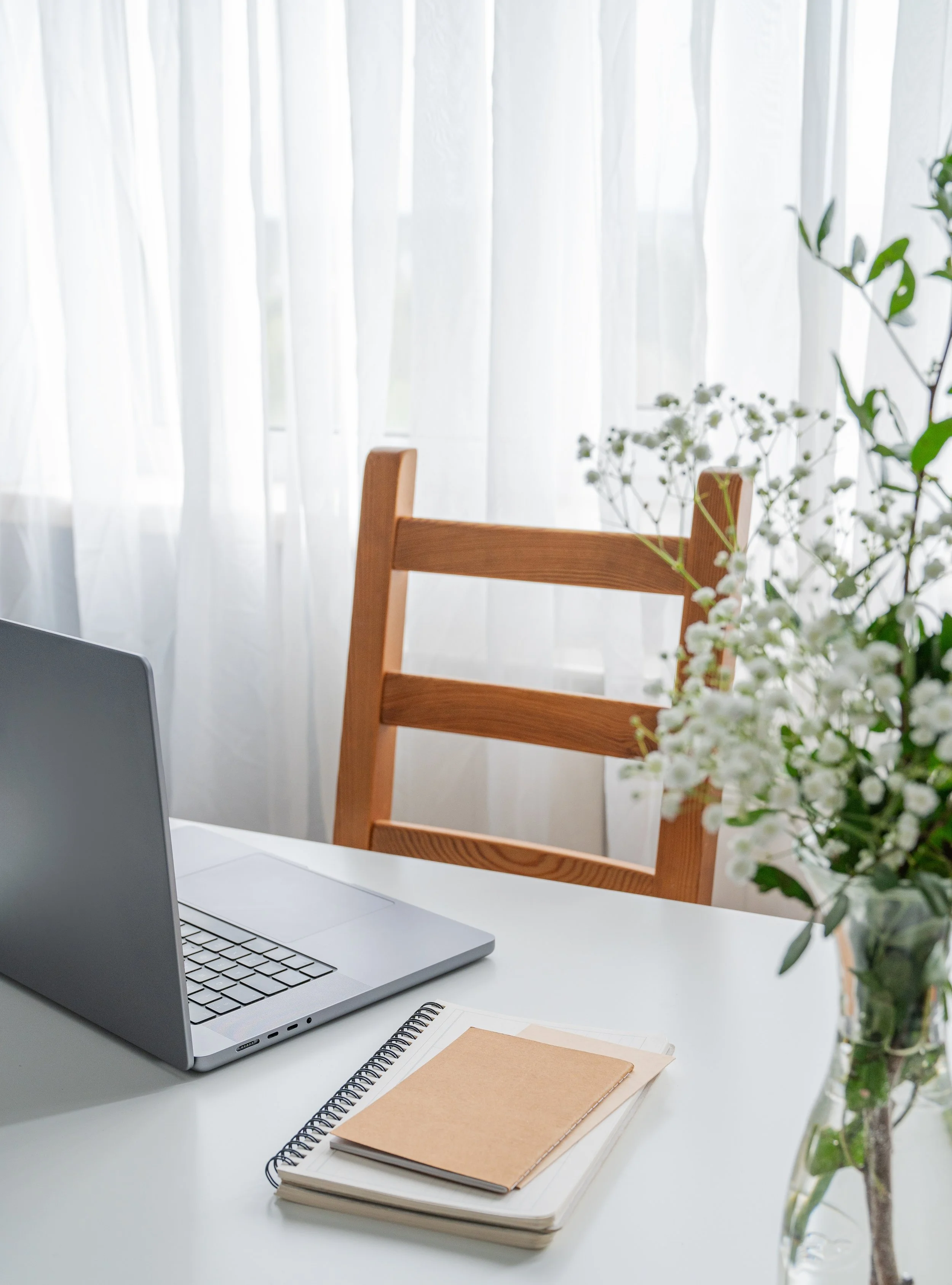 Signs Your Business Might Need a Virtual Assistant