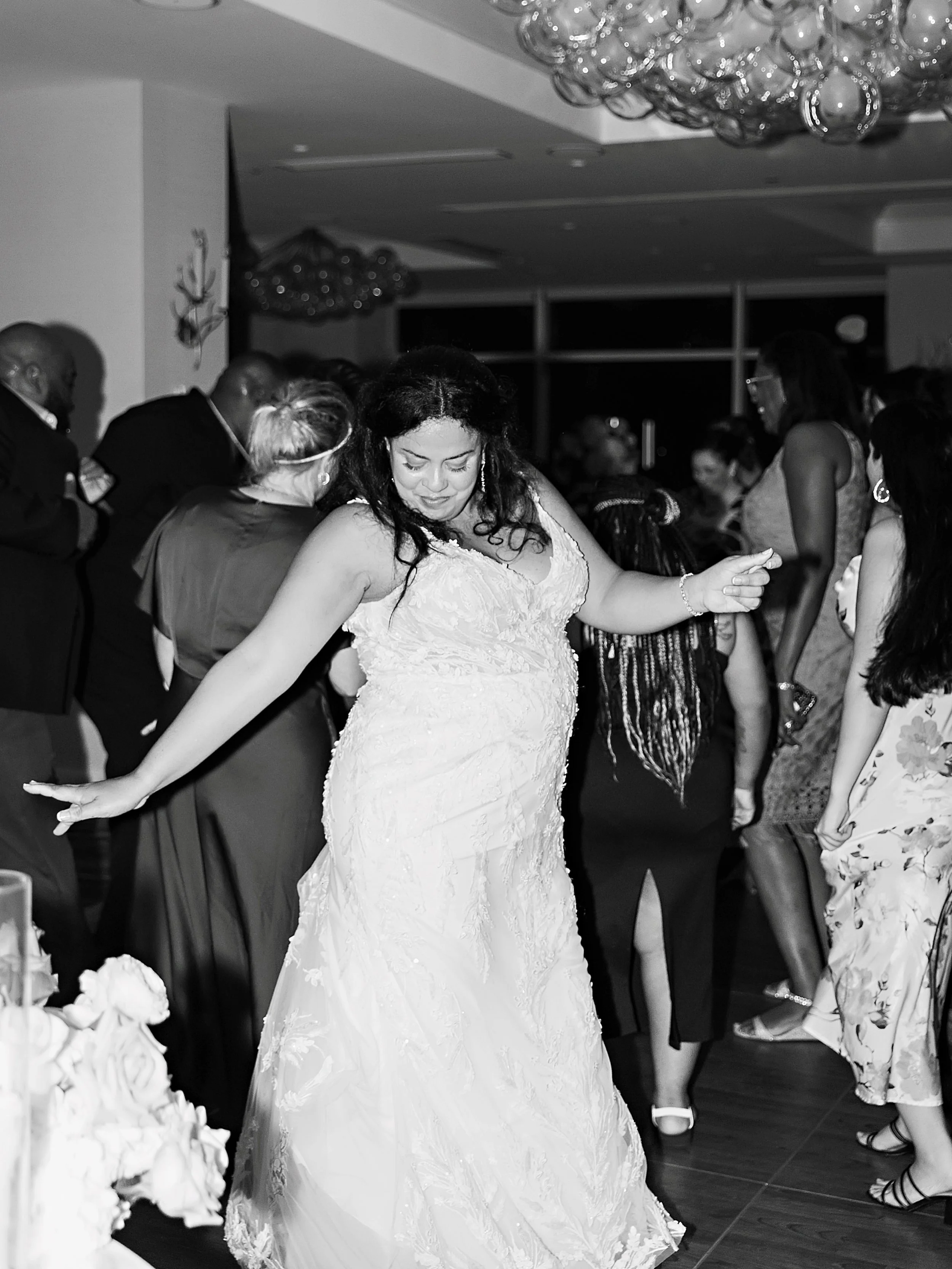 Shannon + Paul
&bull;
&bull;
📍: @grandhyatttampabay
📸 : @limelightphotos
📝 : @bustleandbloomweddings
💄: @destinyandlighthairandmakeup
🚙 : @compasslimotampa 
🎶: @totalclassentertainment