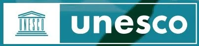 UNESCO-Logo auf grünem Hintergrund