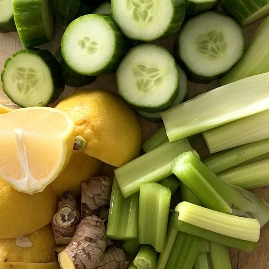 Four Ingredient Detoxing Green Juice